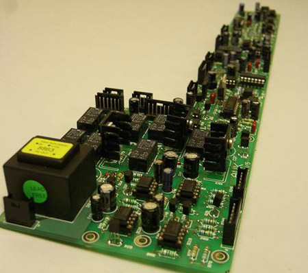 Interior del AVK A600H mostrando diseño doble mono